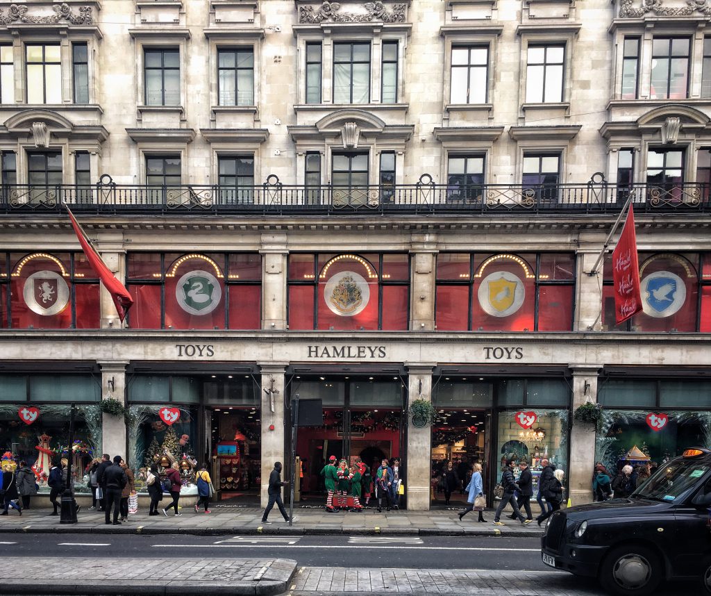 Hamleys uno dei negozi di giocattoli più grande ed antico di Londra