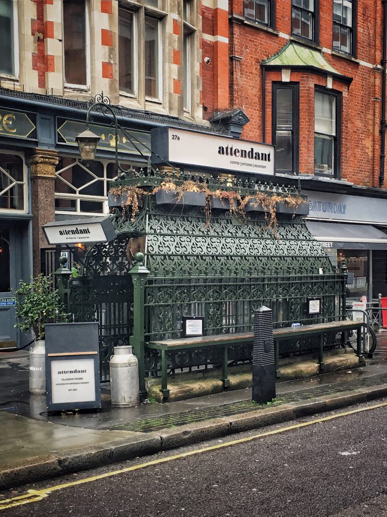 The Attendant: beers un caffè in un ex bagno vittoriano 