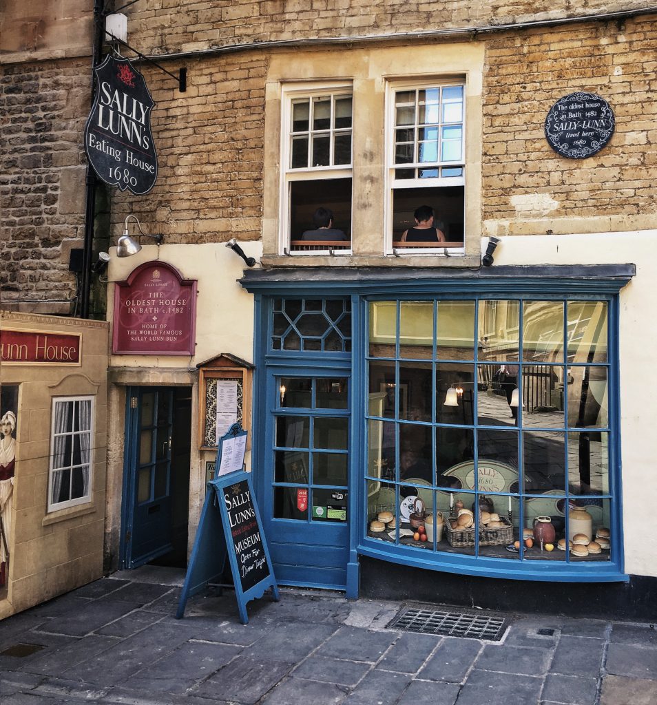 Sally Lunn's a Bath  per assaggiare i suoi rinomati buns.