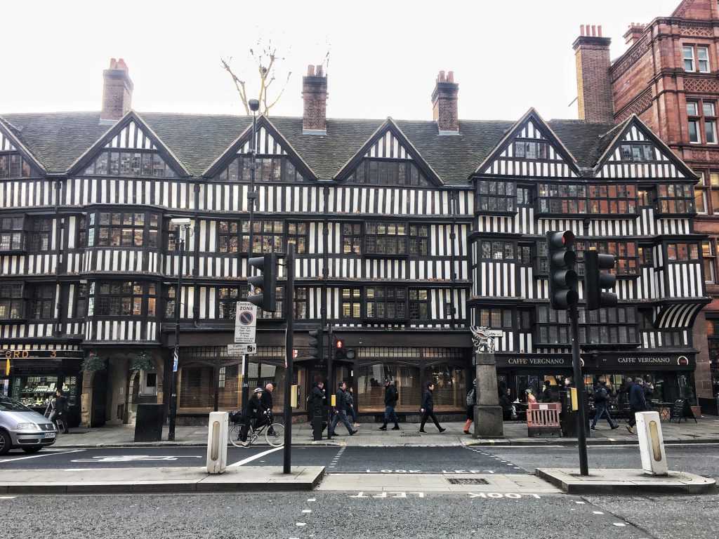 The staple Inn uno dei pochi edifici sopravvissuti all'incendio del 1666