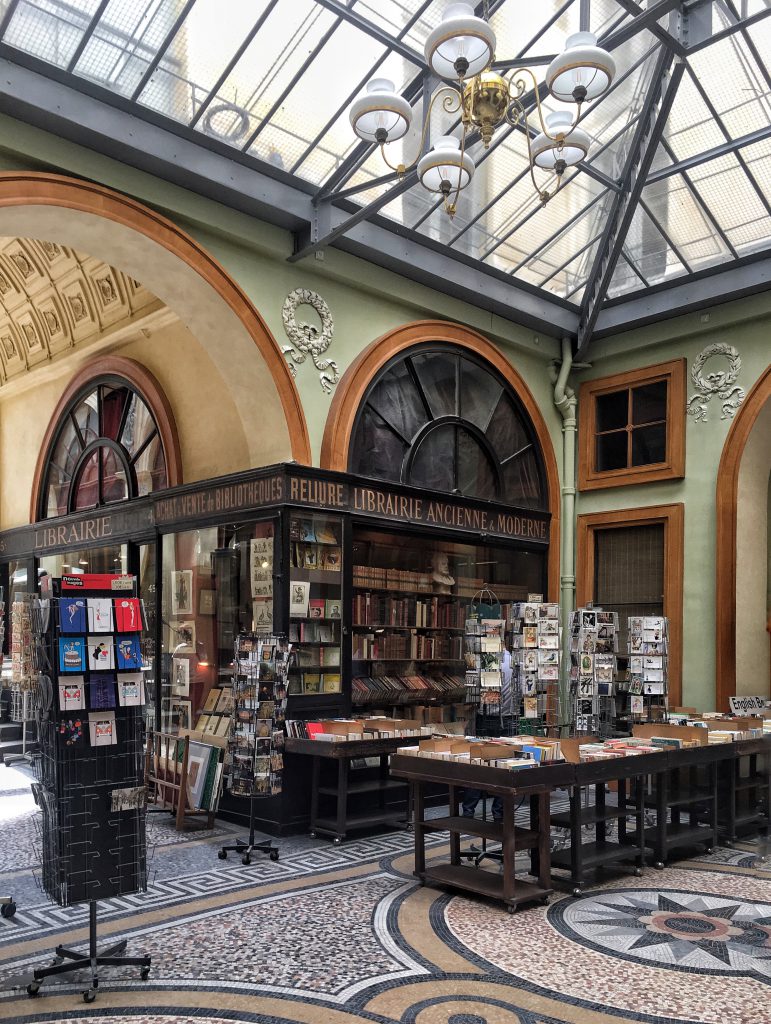 Jousseame una delle più affascinanti librerie di Parigi 