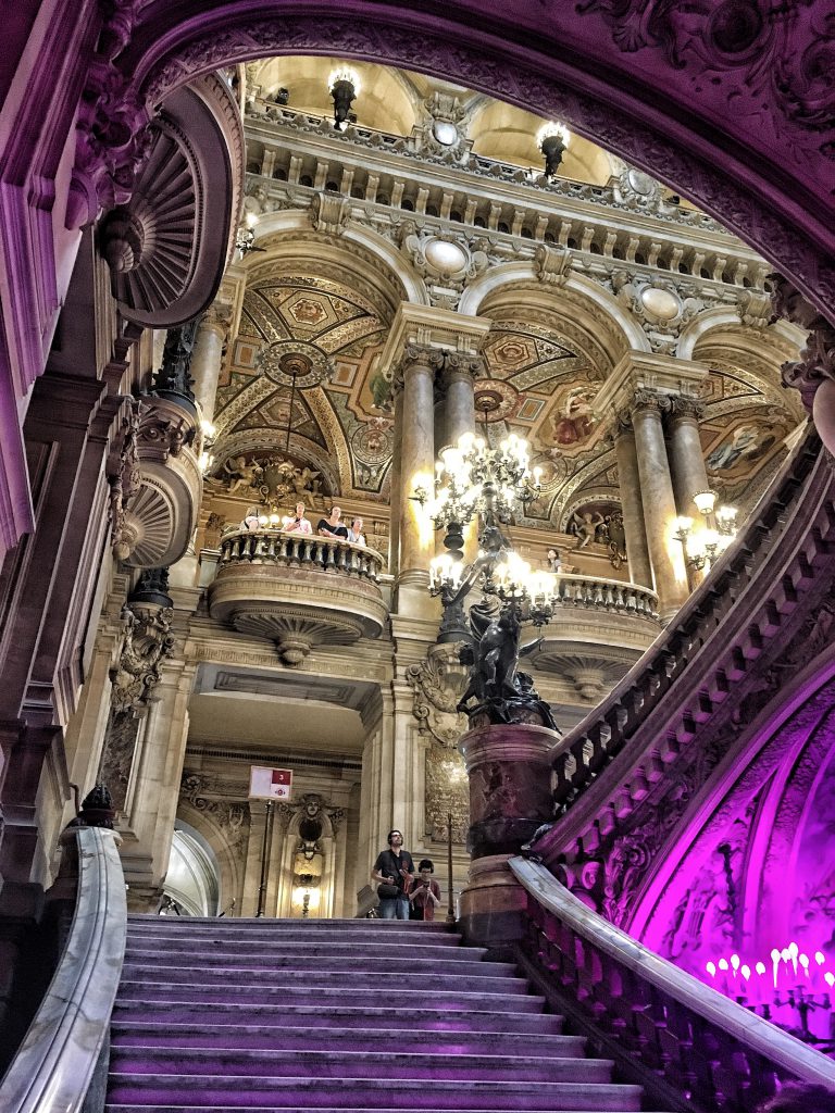 lo scenografico scalone dell'Opera Garnier