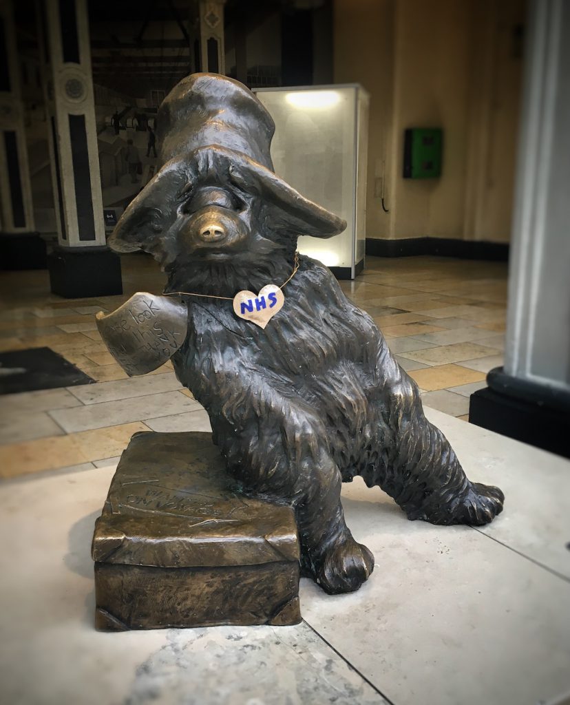 Statua dell'orsetto Paddington