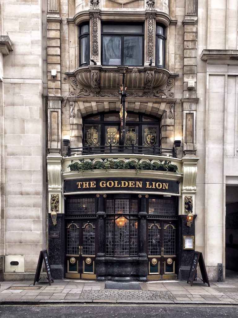 I pub sono il luogo perfetto per rifugiarsi a Londra in inverno. 