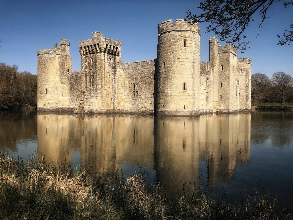 Bodiam Castle è considerata una delle più belle rovine della Gran Bretagna
