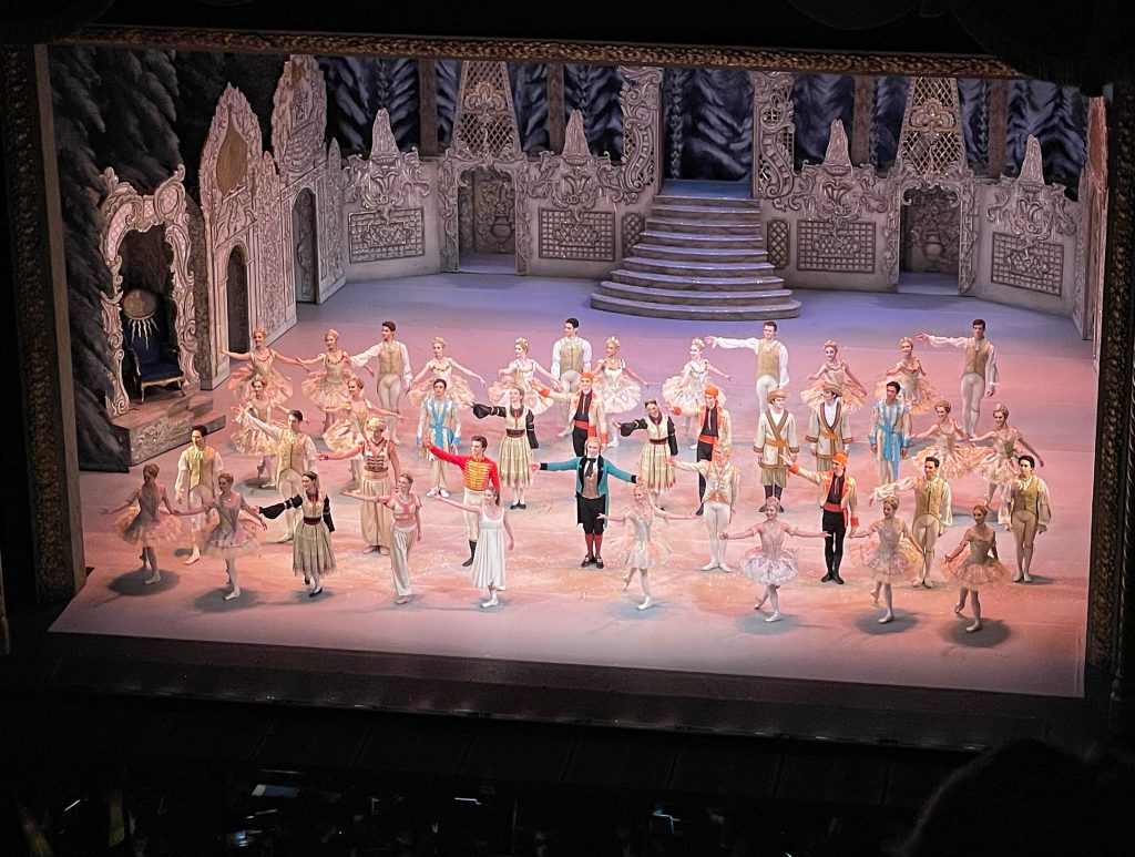 The Nutcracker alla Royal opera House va prenotato mesi in anticipo per assicurarsi un posto.