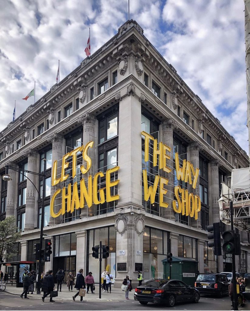 I magazzini Selfridges spiccano per eleganza su Oxford Street 