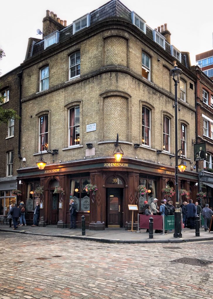 Il pub John Snow nel quartiere di Soho ricorda il medico che capì come si diffondeva realmente il colera.