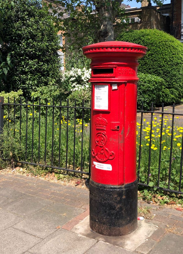 Curiosità inglesi: le cassette postali della Royal Mail - Una Soffitta Per  Due